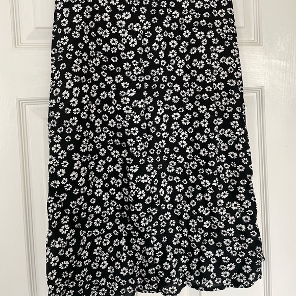 NWT, pretty black and white skirt, size Small - Picture 2 of 5